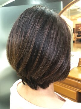 アルファ インタラクティブ エム フラワー(ALUFA interactive.M Flower) 30代40代大人可愛いシークレットハイライト×前下がりショート