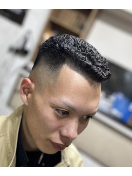 ピシャッとニ代目銀二郎 パンチパーマ