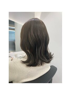 クシュ 所沢西口プロぺ通り(kusyu... ) 黒髪/グレーベージュ/レイヤーロング/前髪パーマ/所沢ハイライト