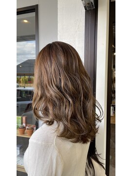 ナンバー(number+) 20代30代40代シークレットハイライト透け感ブリーチロブ