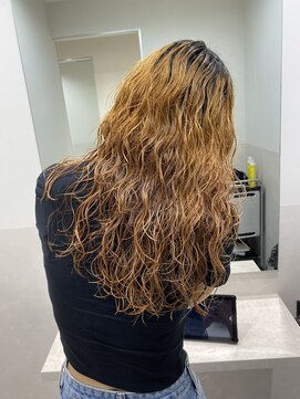 サロウィン 那覇店(SALOWIN) ブリーチスパイラルパーママロンブラウンレイヤーロング