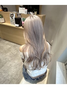 アヴァンス 京橋店(AVANCE) グレーみのあるミルクティーベージュ