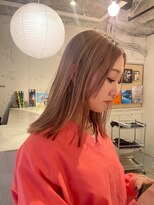 ルーム(Loom.)&nbsp;ハイトーン顔周りレイヤーカットケアブリーチブリーチカラー