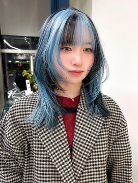 ソル バロール 表参道(SOL .valor) 水色のデザインカラー ハッシュカット