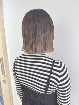 リコバイリリー 日吉(Lico by Lily) ストレートアイロンで仕上げる切りっぱなしボブ「LICO日吉」