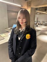 リール(rire)&nbsp;デザインカラーレイヤーカットウェットヘア夏オリーブベージュ