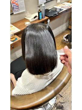 トライフ バイ アカラ(Trife by AKARA) 艶感縮毛矯正