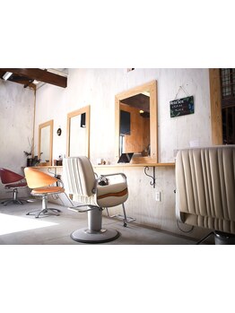 居心地の良いリラックス空間で、お客様の心を癒します。お客様一人一人の為に真心こめておもてなしを。