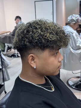 ヴィ 大宮(Vii) フェード/メンズ/大宮/ツイストスパイラル/波巻きパーマ