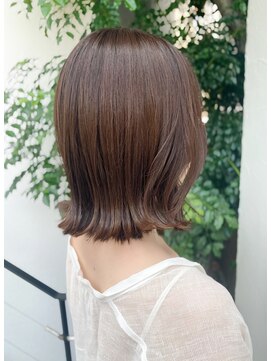 ヴァロ(Valo) ぷつっとボブ/透明感カラーベージュ/外ハネ/艶髪/ナチュラル女子