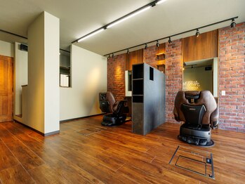 AURUM　BARBERSHOP【オーラム　バーバーショップ】