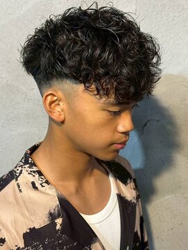 ニアウ 新宿(Niau) MEN’S/リバースセンターパート/ニュアンスパーマ/新宿