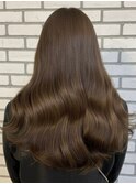 ブリーチでも艶感を残した最新カラー。