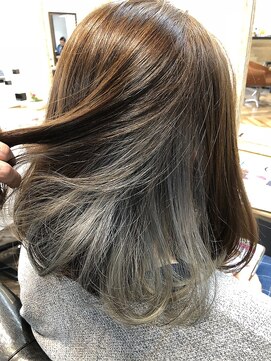 ブリック(BLiCC) インナーカラー×ボブ