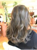 ・アッシュベージュ系ハイライト・