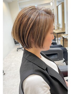 エリス ウメダ(Eliss umeda) 美シルエットショート×ハイライトベージュ