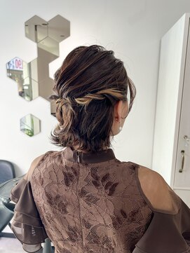 スミ(sumi) ミニボブ×ハーフアップ