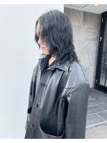 メゾン アヴァロ(Maison Avallo)&nbsp;ダークトーンのウェーブミディアム