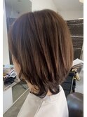 明るい毛先をトーンダウン