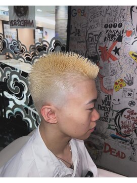 サンアンドマーリィズバーバー 駅前店(SON&MARLEY'S BAR BER) 金髪ボウズ