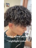 ツイストスパイラルパーマ × 金メッシュ