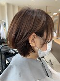 耳掛け美人♪顔周りの後毛がいい感じ!丸みショートレイヤー