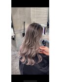 レイヤーボブハイライトブリーチレイヤーハイトーングレージュ
