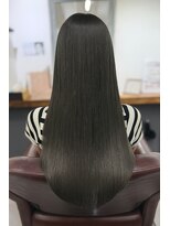 スローネ(THRONE)&nbsp;髪質改善酸性ストレートで艶髪／20代30代40代／新宿