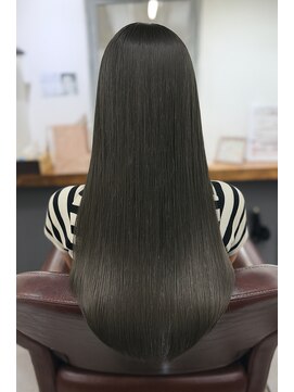 スローネ(THRONE) 髪質改善酸性ストレートで艶髪／20代30代40代／新宿