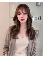 ベル 新宿(Belle)&nbsp;大人ヘア　レイヤーカット　シースルーバング　ベージュカラー