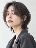 エマ(emma)&nbsp;大人のショートウルフ｜顔まわりレイヤー×ボクシー