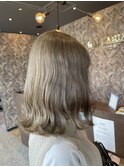 ベージュ