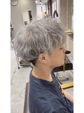 ヘアデザイン ゴドバン(Hair Design Gdobant) メンズマッシュハイトーンホワイトカラー1