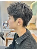 刈り上げないパーマ風アップバングショートメンズヘア