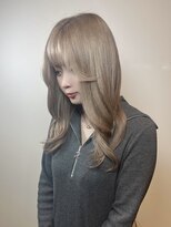 プラス ファースト ヘア(Plus 1st)&nbsp;ミルクティーベージュ×外巻きウェーブ×ブリーチ