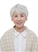 エレガントに白髪を楽しむ！大人のエレガントショートヘア