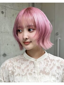 ソル ジングウマエ(SOL JINGUMAE) タッセルボブ切りっぱなしボブベージュカラー顔周りレイヤーボブ