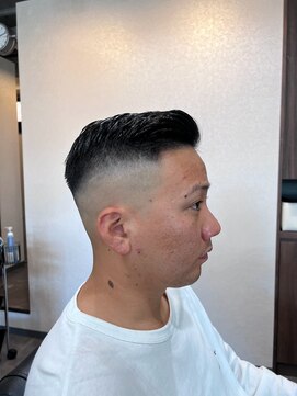 バーバースリーアイ(BARBER 3i) サイドパート　スキンフェード