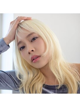 くびれシルエットのハイトーンウルフ