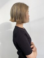 マド(Mado)&nbsp;切りっぱなしハイトーンボブ