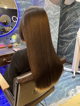 ラズリー(Lazliy) 毛先にはブリーチ履歴有りのロングヘアに縮毛矯正