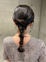 エイミー 伏見店(aemii) ボリュームを抑えたタイトなポニーテールアレンジ