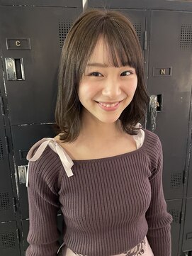 ヘアーアイストゥーレ(HAIR ICI TRE) くびれミディアムふんわりカールショコラアッシュ担当渡辺聖