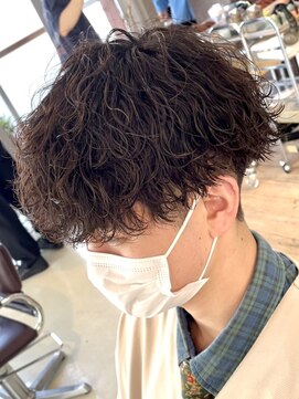 フィフスワン(fifth one) 波巻きスパイラルパーマツイストスパイラルパーマセンターパート