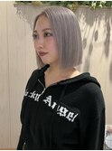 ケアブリーチカラー ホワイトグレーシルバー 切りっぱなしボブ