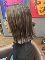 ゼニス(Zenith)&nbsp;ハイライト&切りっぱなしミディアムボブ