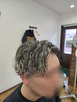 バーバースタイル(BARBER STYLE) サーフカールとメッシュカラー