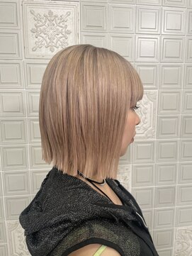 ヘンリエッタ 表参道(Henrietta) ブリーチ前下がりボブ　ワンブリーチ　ボブ