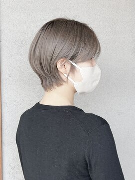 静かに引きつける浜辺の光の様なショート