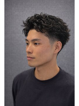 ワンワンオー バーバーショップ 長浜店(@110 BARBER SHOP) 強めウェーブ×ショートフェードで魅せる大人の色気